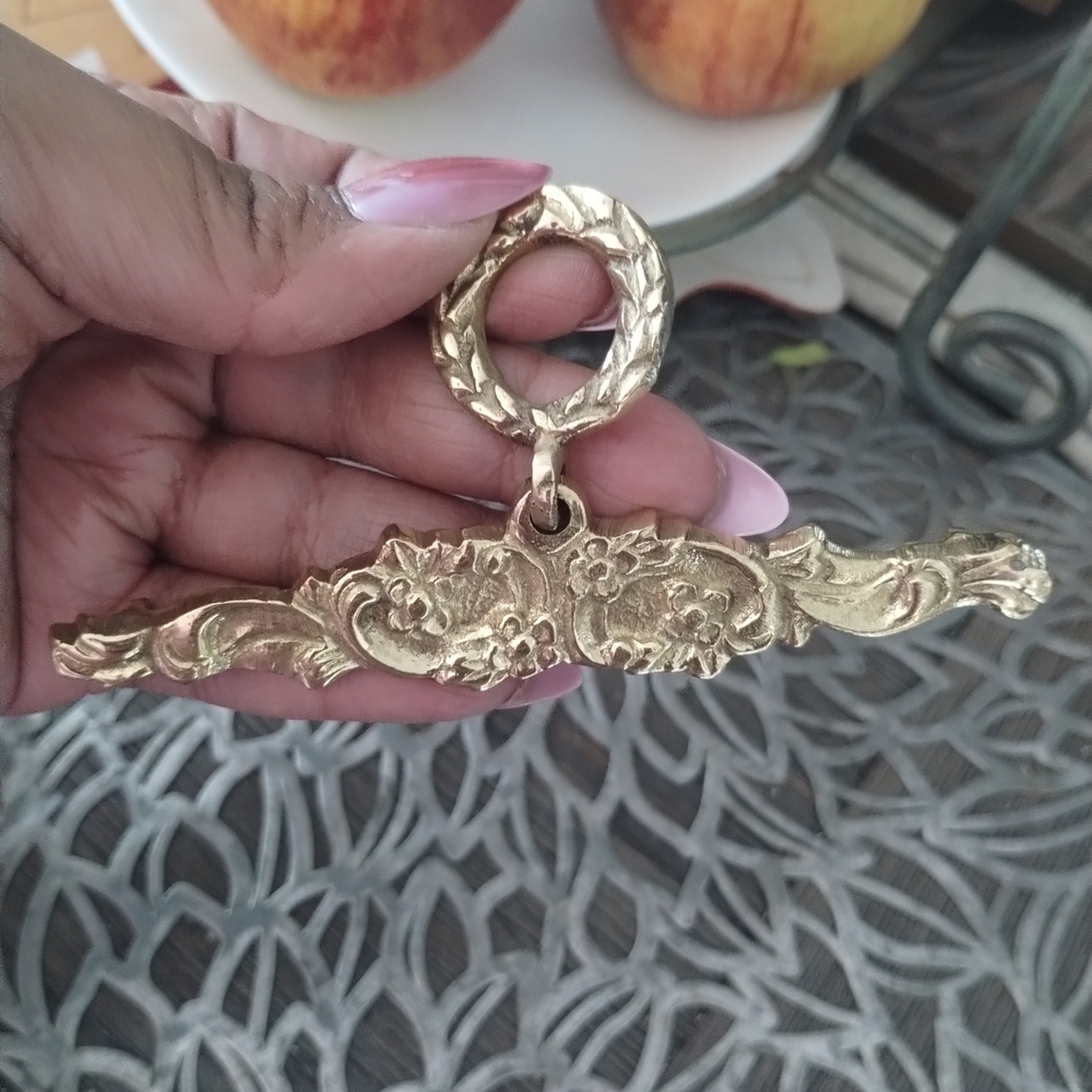 Elegant Gold Decorative Handle